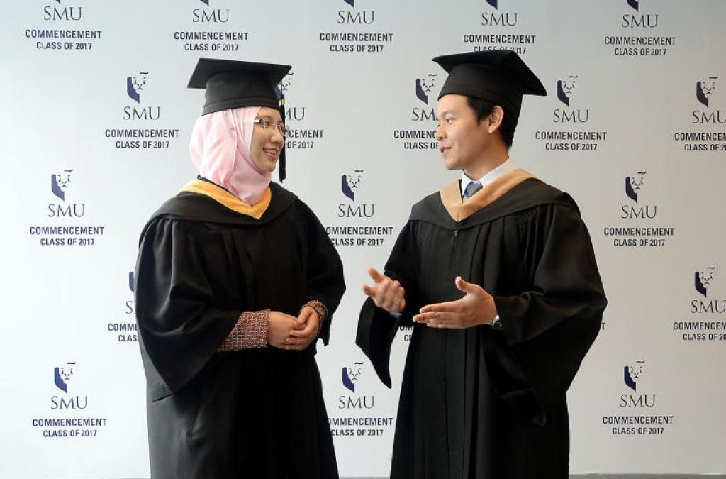 Malay student, Hafiz Kasman, who excelled received Summa Cum Laude at SMU